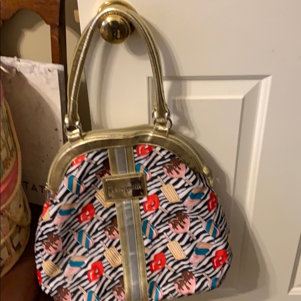 BETSEYVILLE  HOBO PURSE CUTE AS  IT CAN BE.
